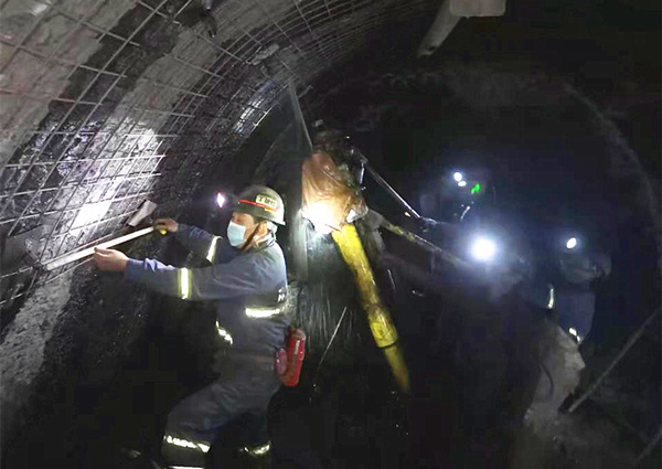 陜煤建設(shè)礦建三公司：貫通啦！雙龍項(xiàng)目部二盤區(qū)運(yùn)輸大巷與10#聯(lián)巷“牽手”成功