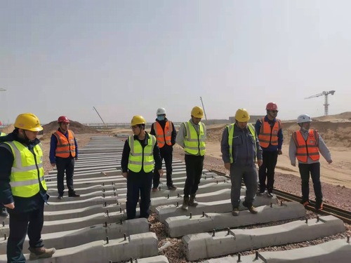 陜煤建設(shè)路橋分公司榆林化學(xué)鐵專線首段路基工程通過交工驗(yàn)收