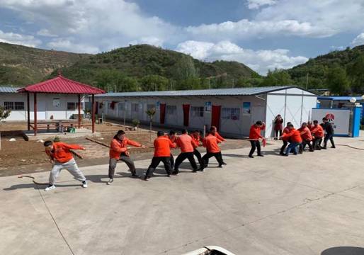 陜煤建設(shè)天工公司安裝一部舉行“慶五一、迎五四”拔河比賽
