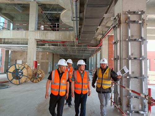 陜煤建設(shè)銅煤公司十六項(xiàng)目部創(chuàng)建綠色示范工程迎來省級(jí)建筑業(yè)協(xié)會(huì)驗(yàn)收