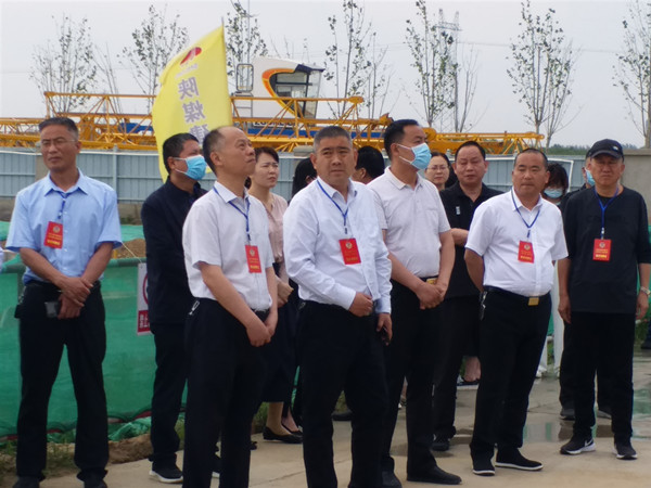 河南長(zhǎng)葛市政協(xié)黨組書記、主席寇永志一行調(diào)研河南龐源塔式起重機(jī)制造項(xiàng)目建設(shè)情況