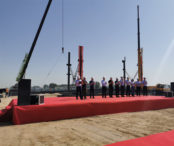 陜煤建設(shè)渭南分公司河南龐源塔式起重機項目聯(lián)合廠房上梁儀式順利舉行