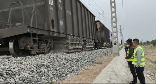 陜煤建設(shè)路橋分公司靖神鐵路液化廠標段道砟補砟任務(wù)圓滿完成