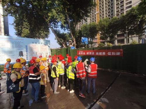 陜煤建設銅煤第二項目部開展為一線工人“送安全、送清涼、送健康、促和諧”活動