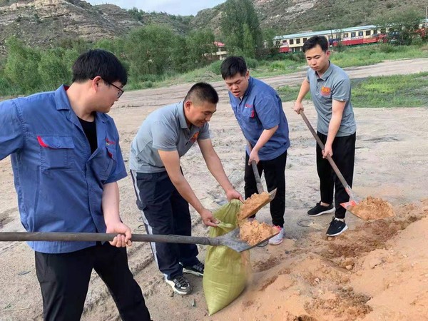 陜煤建設(shè)韓城分公司安裝三項目部青年突擊隊助力“雨季三防”