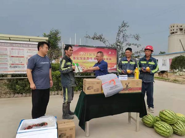陜煤建設(shè)機(jī)電安裝公司：辦實(shí)事為職工撐起“遮陽傘”