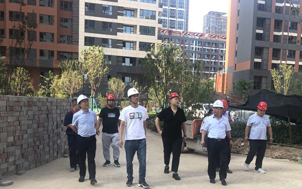 陜西煤業(yè)化工實業(yè)集團有限公司黨委副書記、總經(jīng)理劉文一行到藍山水岸項目進行調(diào)研