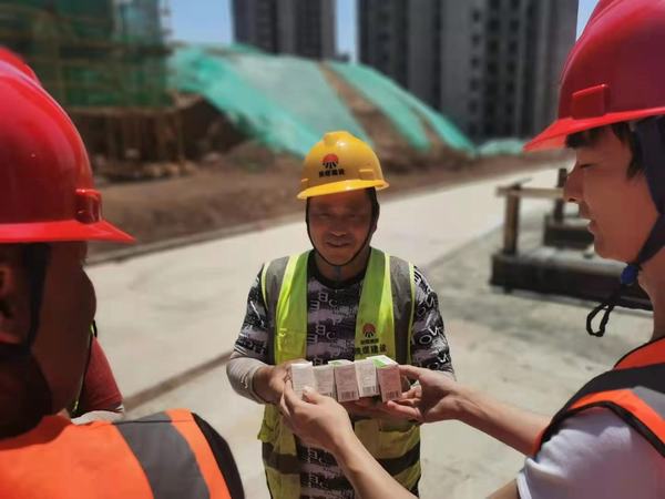 陜煤建設(shè)銅煤公司第二十三項(xiàng)目部烈日炎炎戰(zhàn)高溫 多措并舉保安全生產(chǎn)