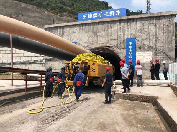 陜煤建設礦建二公司第二項目部綜掘機順利入井