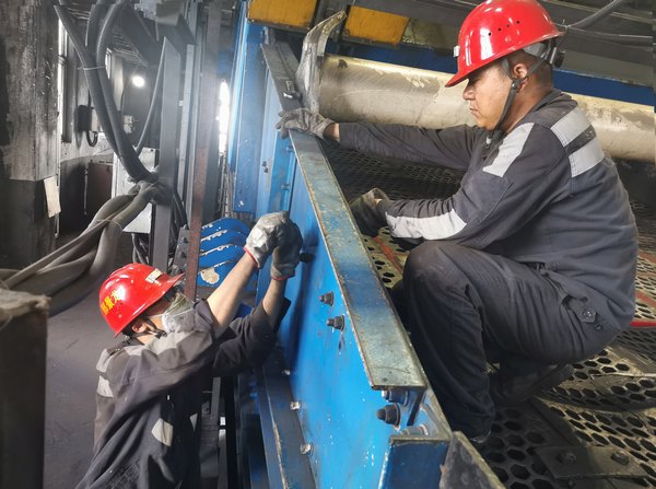 陜煤建設(shè)洗選煤運(yùn)營公司澄合山陽運(yùn)營項目部：伏天“烤”驗(yàn)不斷 “汗”衛(wèi)運(yùn)維安全