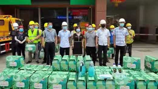 新城區(qū)總工會為陜煤建設(shè)新城公司一線建設(shè)者“送清涼”