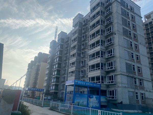 陜煤建設(shè)銅煤公司承建的白水縣萬榮錦園小區(qū)2#、3#樓獲評(píng)“市級(jí)文明工地”稱號(hào)