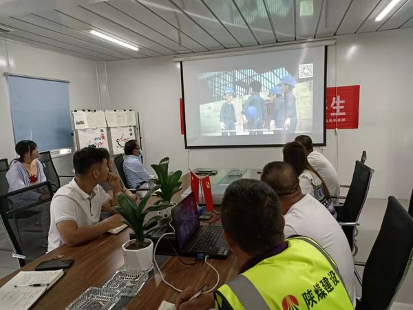 陜煤建設天工公司渭陽佳苑項目“觀視頻+防風險+遏事故” 迎雙節(jié)