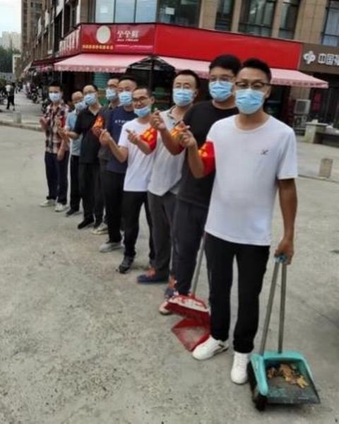 陜煤建設(shè)新城公司開展“迎十四運 創(chuàng)文明城”志愿者活動