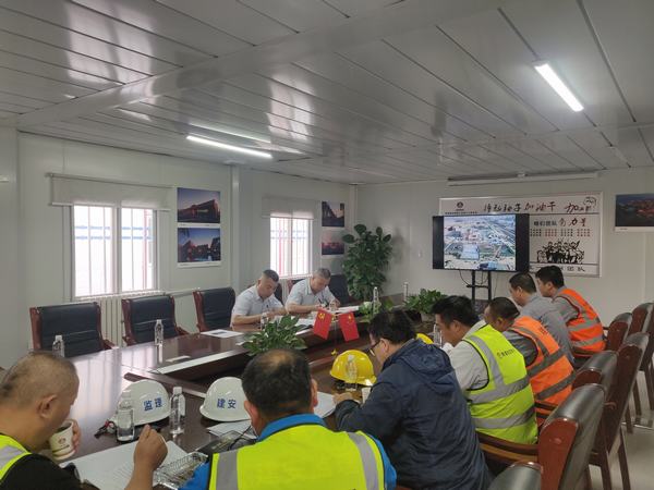 陜煤建設銅煤公司第十六項目部承建的榆林化學廠前區(qū)培訓中心工程順利通過主體結構驗收