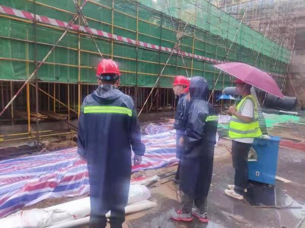 陜煤建設(shè)銅煤公司第十五項目部以“一勤二嚴三落實”原則抓好雨季防汛工作