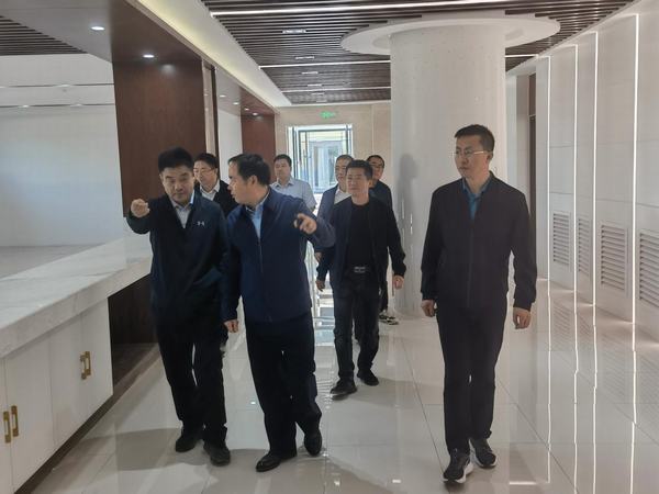 陜煤集團(tuán)陜西鐵路物流集團(tuán)黨委書記、董事長趙國智蒞臨靖神鐵路孟家灣站機(jī)輛中心檢查指導(dǎo)工作