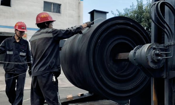 陜煤建設(shè)洗選煤運營公司澄合山陽運營項目部：分秒必爭，奮戰(zhàn)檢修慶祖國華誕