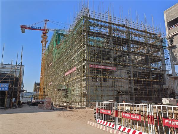 陜煤建設(shè)韓城分公司承建的檸條塔選煤廠二號主廠房工程順利封頂