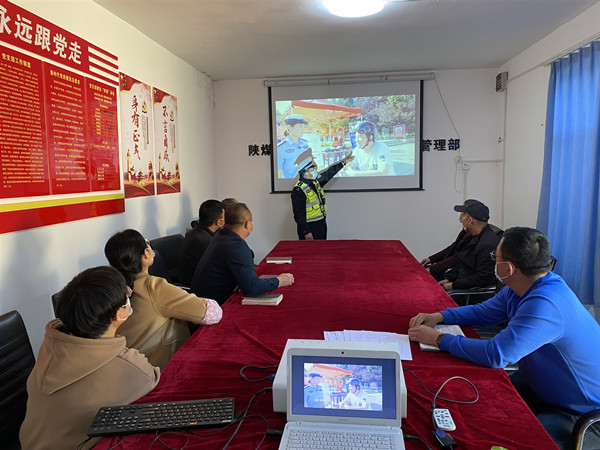 陜煤建設(shè)澄合分公司物管部開(kāi)展“一盔一帶”交通安全主題宣傳活動(dòng)