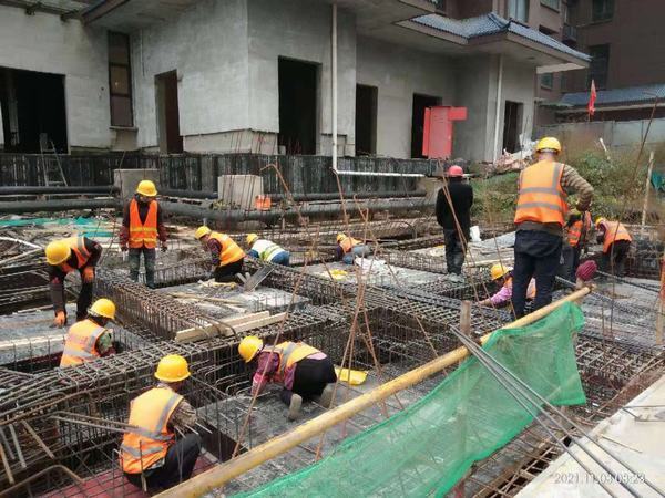 陜煤建設澄合分公司第七項目部生力廣場項目追趕超越干勁酣