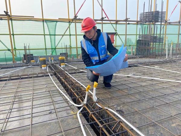 把“家”安在一線上的“夫妻檔”