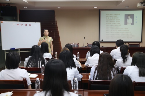 陜煤建設(shè)路橋分公司：關(guān)愛女職工，情滿半邊天