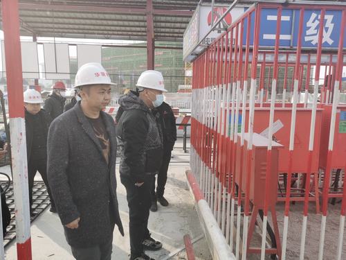 張掖市經(jīng)開區(qū)住建局、質(zhì)檢站領(lǐng)導(dǎo)蒞臨張掖潤泉瑞苑項目部檢查指導(dǎo)工作