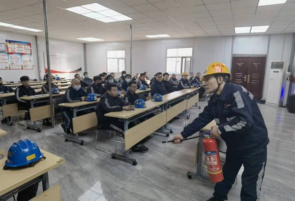 陜煤建設洗選煤運營公司紅柳林洗煤廠項目部： 開展消防演練 筑牢安全防線