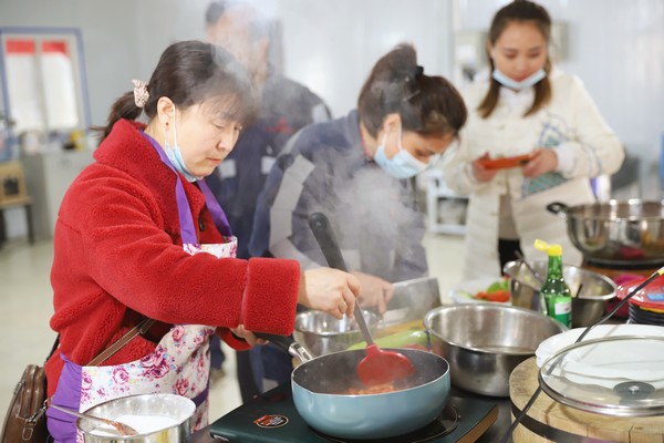 陜煤建設(shè)洗選煤運(yùn)營(yíng)公司：我為職工添道菜  有滋有味慶“三八”