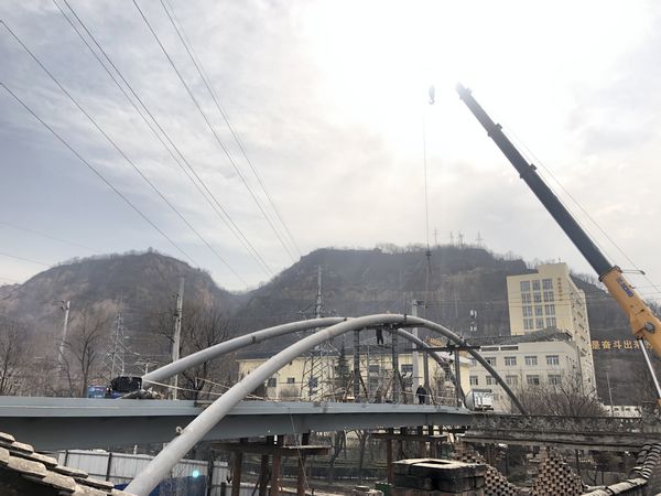 陜煤建設(shè)天工公司土建七部承建的彬長大佛寺煤礦人行天橋工程實(shí)現(xiàn)混凝土澆筑一次性完成