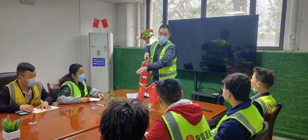 陜煤建設(shè)銅煤公司基層項(xiàng)目部開(kāi)展消防應(yīng)急演練，筑起安全防火墻