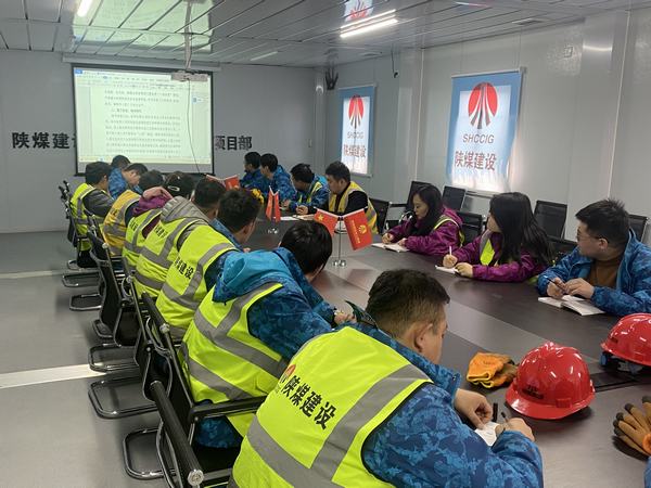 陜煤建設銅煤公司各基層項目部掀起重溫《民法典》熱潮，共建“法治銅煤”