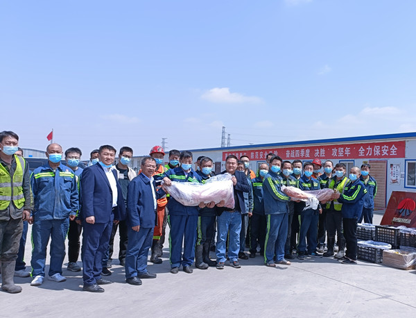 陜煤建設(shè)機(jī)電安裝公司“五一”慰問堅守崗位職工