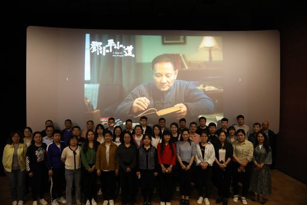 紅色點“亮”青春  汲取奮進(jìn)力量