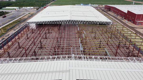 陜煤建設(shè)渭南分公司：南京金龍電動(dòng)車(chē)項(xiàng)目網(wǎng)架頂升圓滿(mǎn)收官