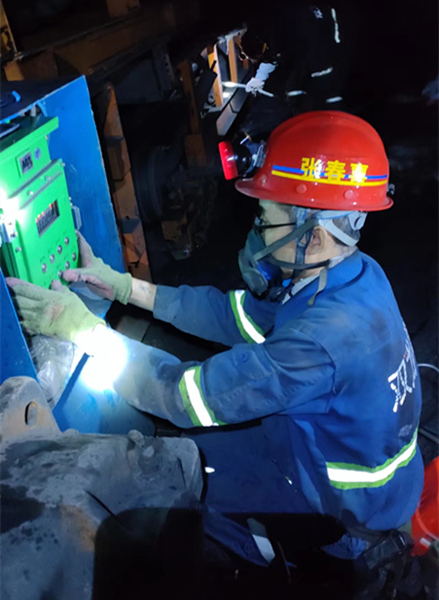 陜煤建設(shè)礦建三公司雙龍項(xiàng)目部109順槽皮帶機(jī)順利完成安裝