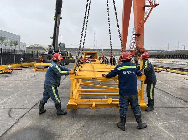 陜煤建設(shè)機電安裝公司小保當(dāng)項目部完成帶式輸送機伸縮架安裝