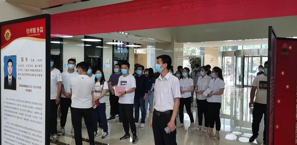 走近勞模工匠，感悟勞動光榮