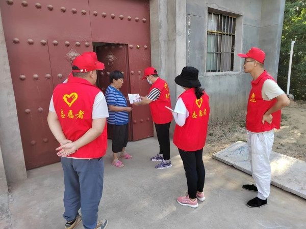 陜煤建設(shè)渭南分公司南京金龍項目部安全宣傳進家庭 敲門入戶送平安