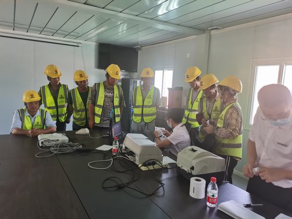 建設(shè)集團(tuán)直屬第七項目部暖心行動解決農(nóng)民工煩“薪”事