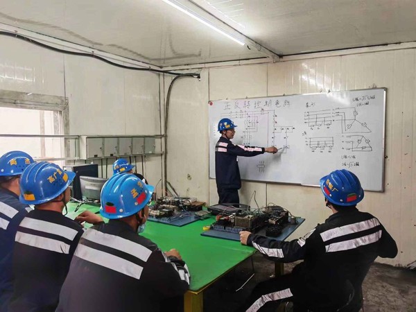 陜煤建設(shè)洗選煤運(yùn)營公司紅柳林洗煤廠項目部：機(jī)電綜合實(shí)訓(xùn)室成為員工技能“充電站”