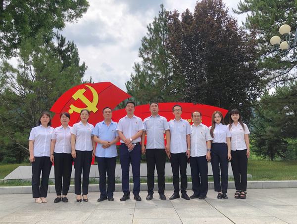 陜煤建設(shè)銅煤公司機(jī)關(guān)黨支部開展教育活動(dòng)培植紅色基因