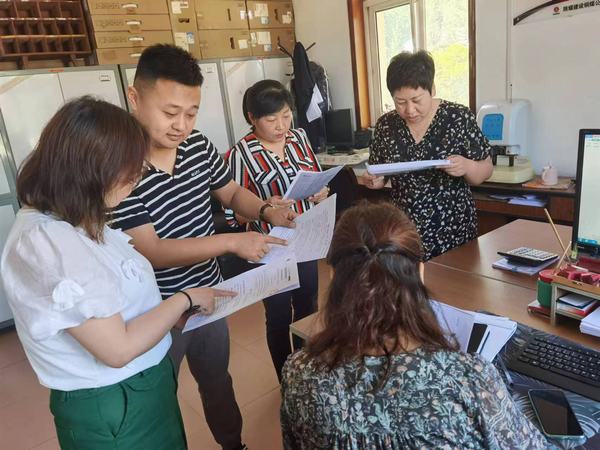 陜煤建設(shè)銅煤公司組織開展“依法興企、你我共行”主題宣傳活動(dòng)