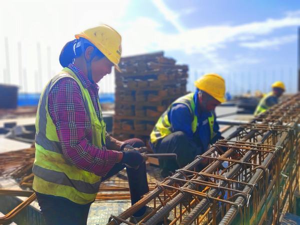 陜煤建設(shè)直屬第七項(xiàng)目部驕陽似火堅(jiān)守崗位斗酷暑