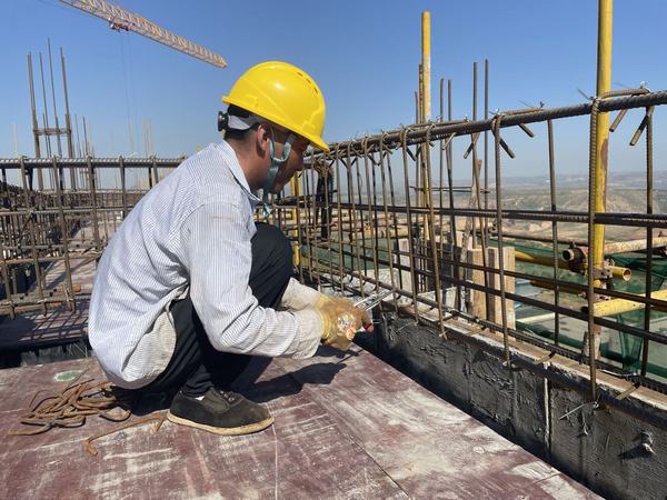 陜煤建設(shè)韓城分公司：不服“暑”！他們和太陽肩并肩