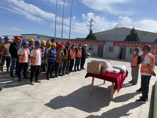 陜煤建設西北分公司：張掖潤泉瑞苑項目3#、5#、8#住宅樓喜封頂