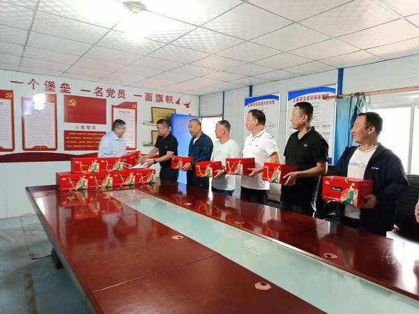 陜煤建設礦建二公司：中秋慰問送真情 濃濃關懷暖民心