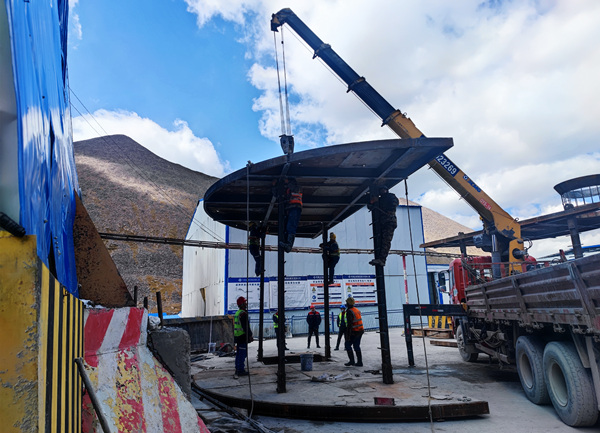 陜煤建設(shè)礦建三公司天山勝利隧道1號(hào)豎井1-1#二襯澆筑順利完工