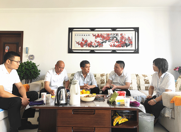 陜煤建設礦建三公司開展中秋節(jié)前走訪慰問活動